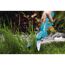 Person schneidet Gras mit GARDENA Grasschere Classic