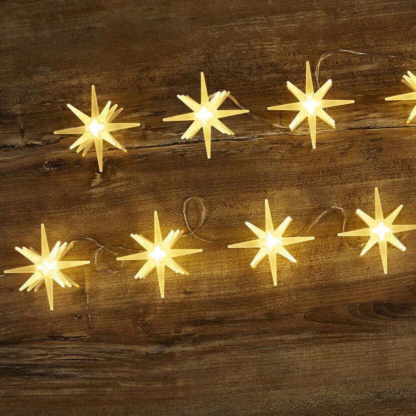 Leuchtende Stern-Lichterkette auf Holz