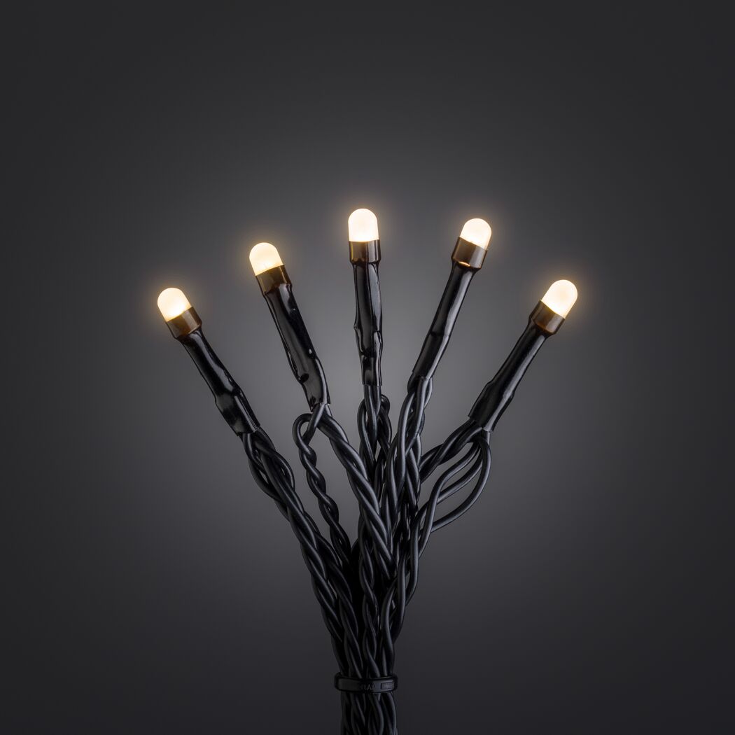 Lichterkette mit fünf eingeschalteten LED-Leuchten