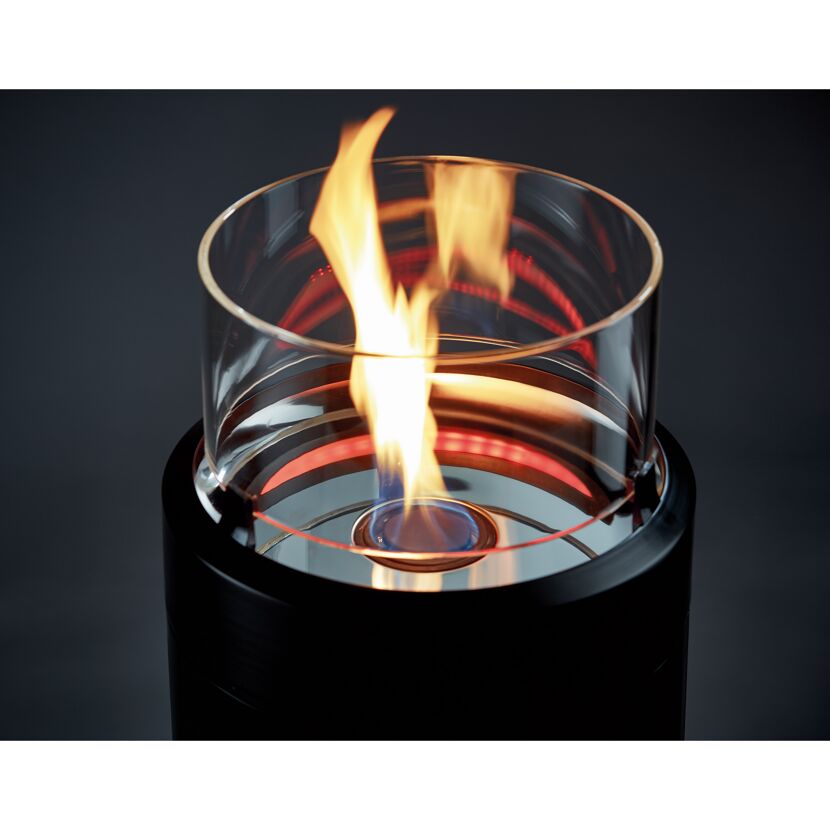 Gas-Feuerstelle mit Flamme