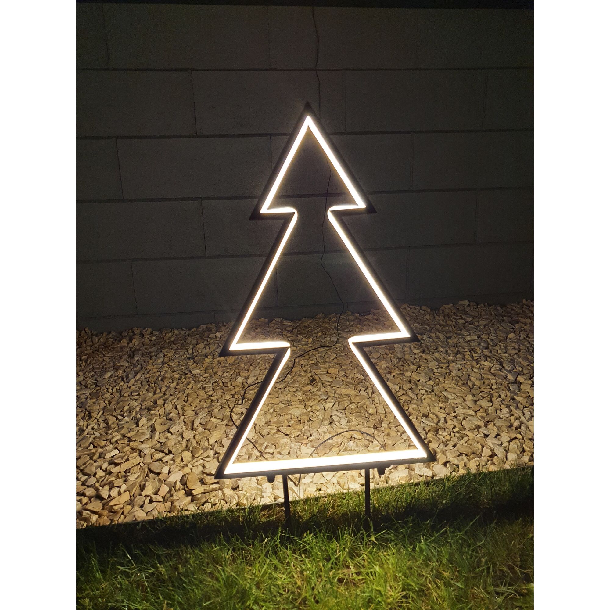 Leuchtender Gartenstecker Tanne