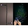 Person steuert bunte LED-Lichterkette per App