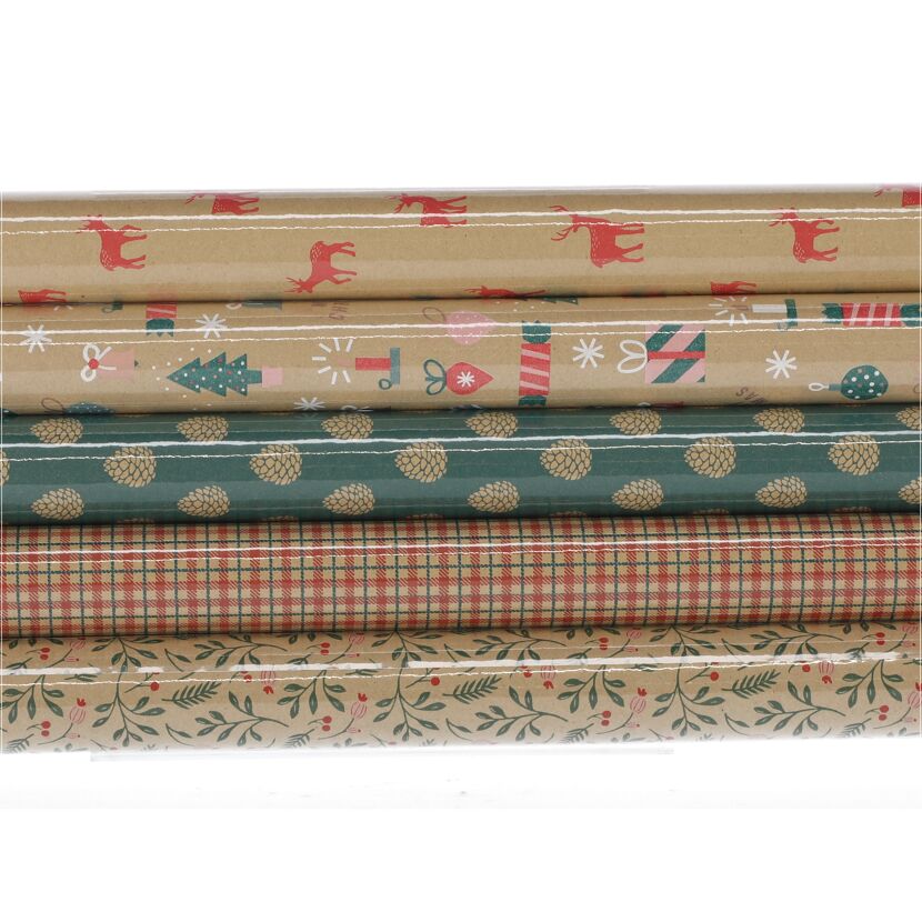 Rollen aus recyceltem Papier mit weihnachtlichen Motiven.
