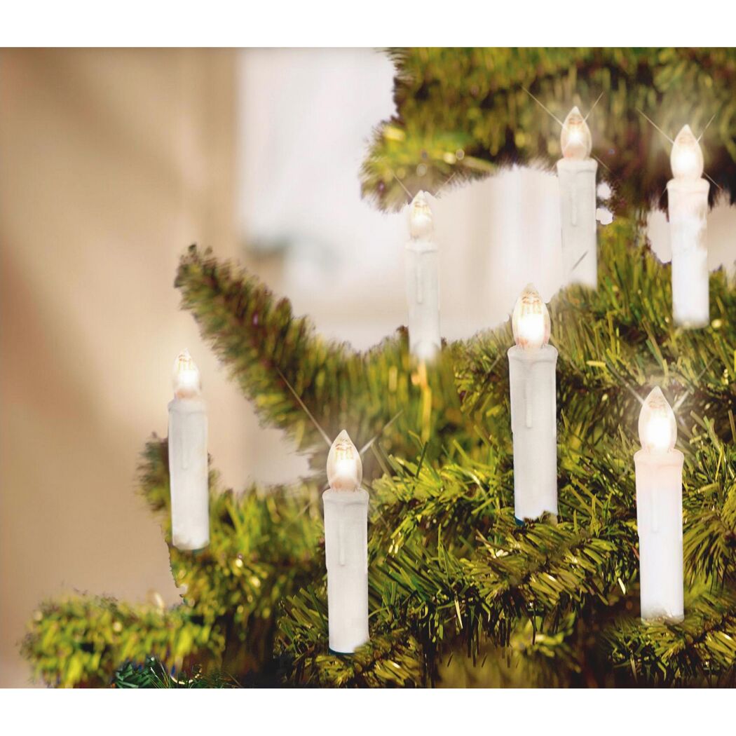 LED Kerzen auf einem Weihnachtsbaum
