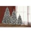 Drei künstliche Weihnachtsbäume in verschiedenen Größen