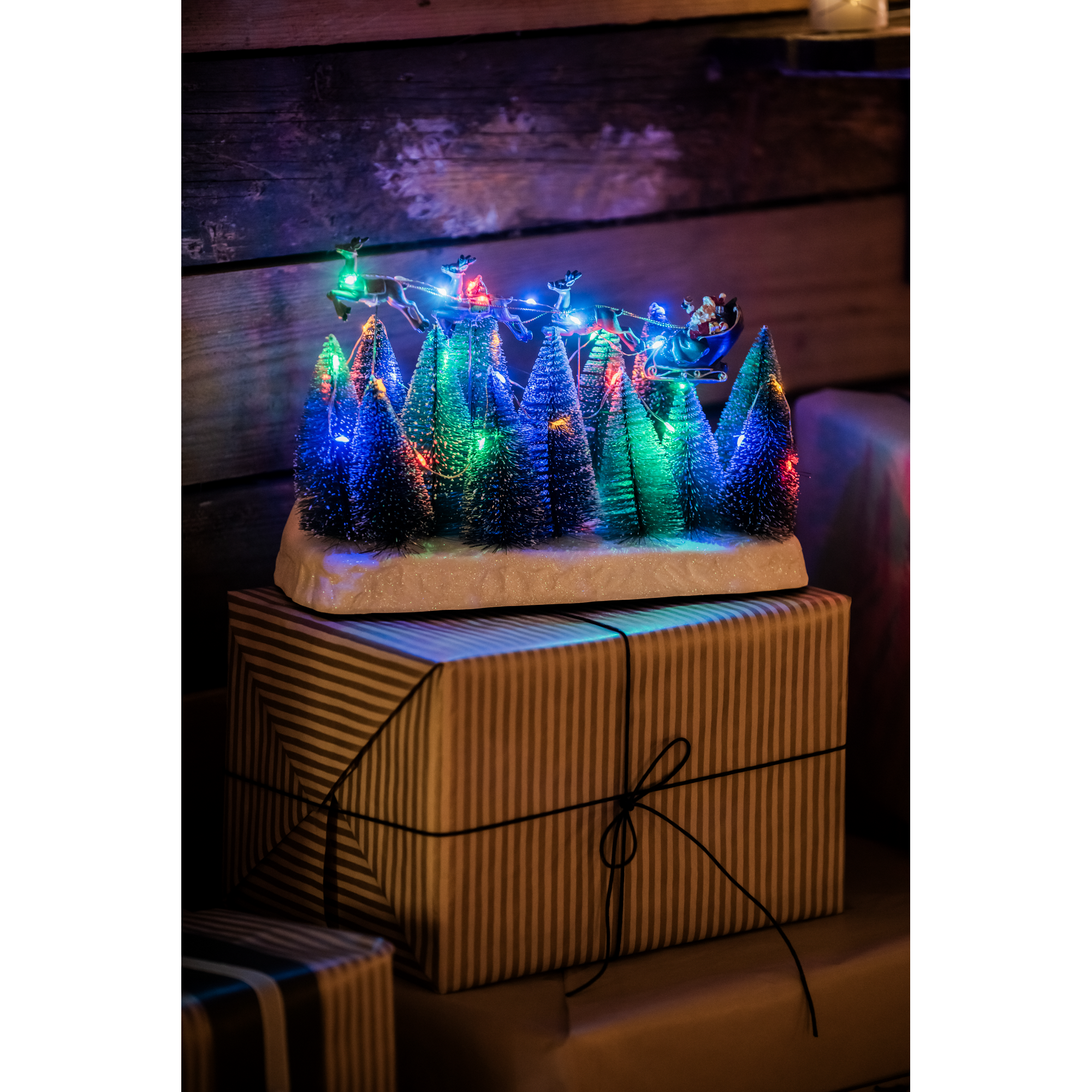 LED-Szenerie 'Weihnachtsschlitten über Wald' 32 LEDs 31,5 x 21,5 x 13,5 cm + product picture