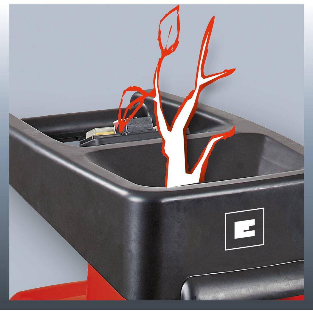 Einfülltrichter für Gartenabfälle beim E-Leisehäcksler GC-RS 2845 CB