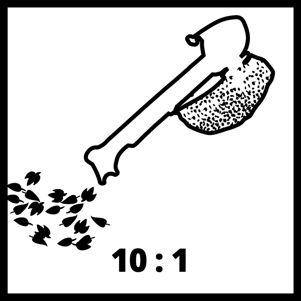 Laub wird mit einem Laubbläser im Verhältnis 10:1 zerkleinert.