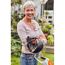 Person mit Motorsense und Schutzvisier