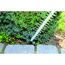 Heckenschere schneidet eine Hecke