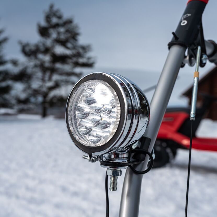 LED-Scheinwerfer einer Schneefräse