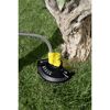 Akku-Rasentrimmer im Garten
