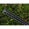 EasyHedgeCut 18-45 Heckenschere beim Schneiden einer Hecke