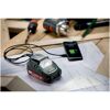 Metabo Power Adapter lädt ein Smartphone
