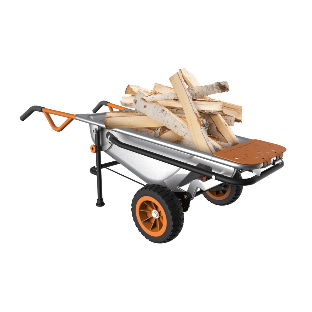 Schubkarre mit Brennholz