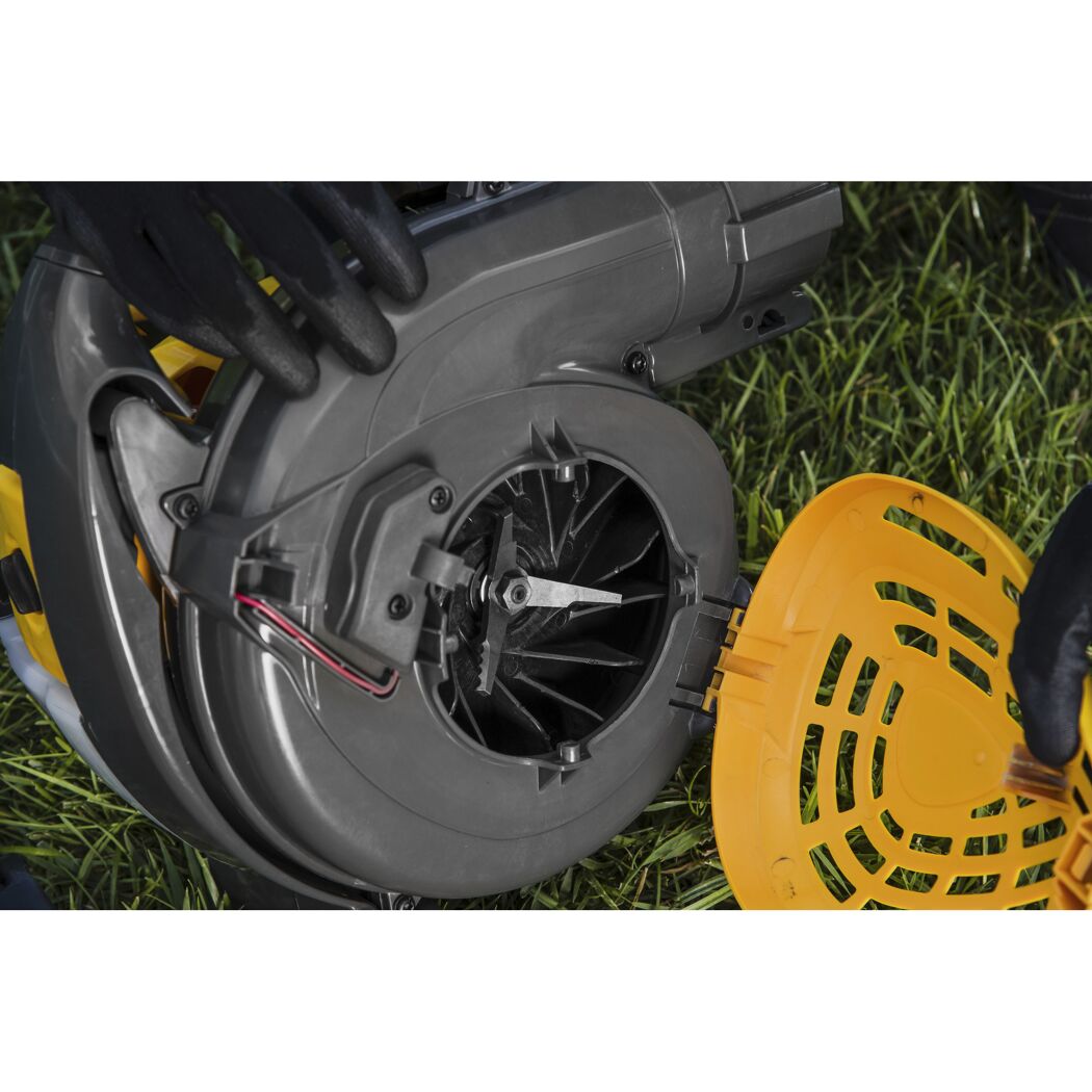 Laubbläser BL 530 V mit geöffnetem Gehäuse