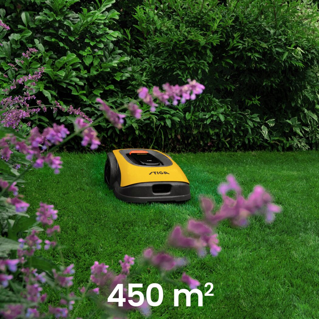 Mähroboter auf Rasenfläche