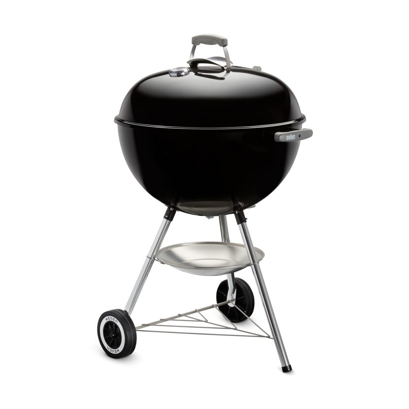 Schwarzer Weber Kugelgrill mit Untergestell und Rollen.