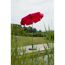 Roter Sonnenschirm Locarno auf Holzsteg