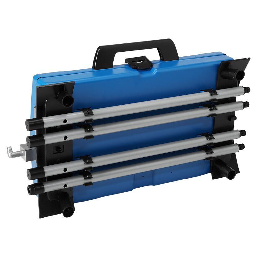 Blauer Koffergasgrill von unten, zusammengeklappt.