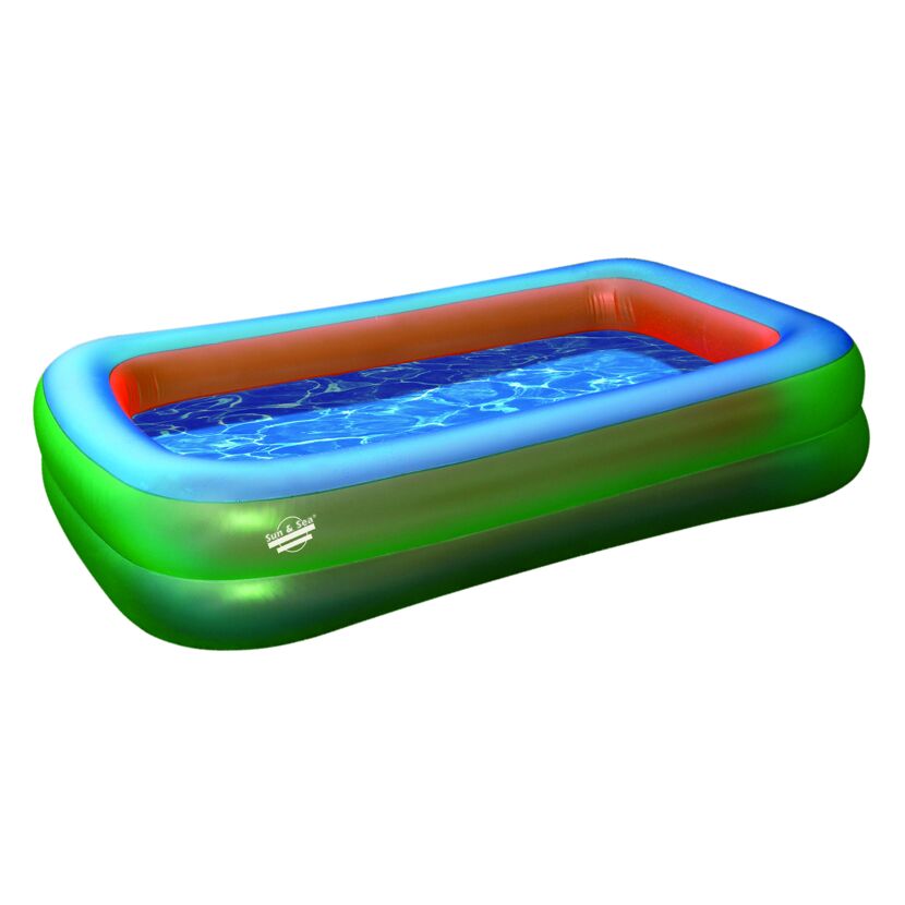 Rechteckiger, aufblasbarer Pool mit Wasser.