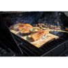 Lachs und Gemüse auf einer RÖSLE Aromaplanke auf dem Grill