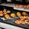 Gegrilltes Gemüse, Garnelenspieße und Kartoffeln vom Grill