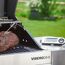 Braten mit Kerntemperaturmesser auf dem Grill