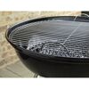 Schwarzer Kugelgrill mit Grillrost