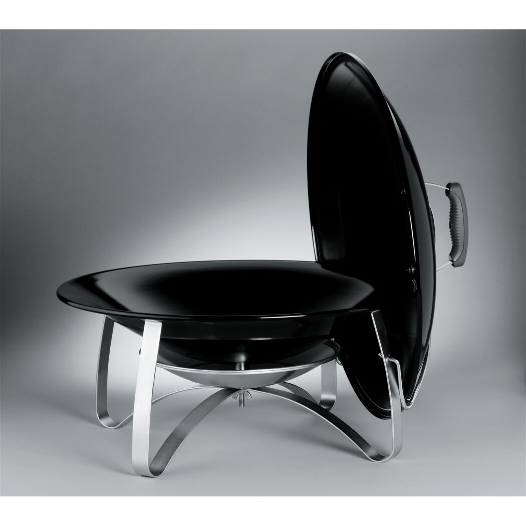 Weber Fireplace mit geöffnetem Deckel