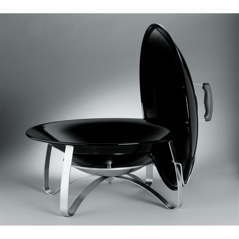 Weber Fireplace mit geöffnetem Deckel