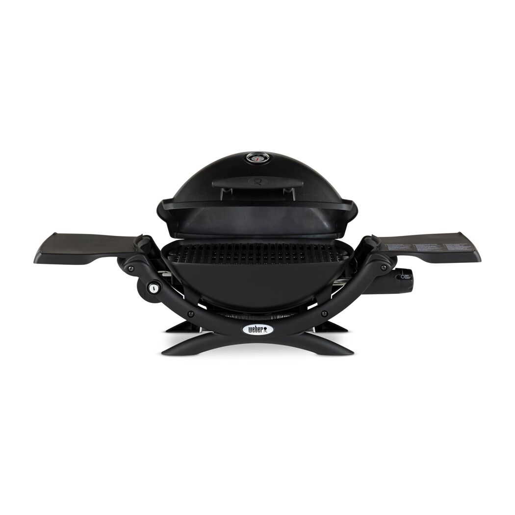Schwarzer Weber Q1200 Elektrogrill mit ausgeklappten Seitentischen.