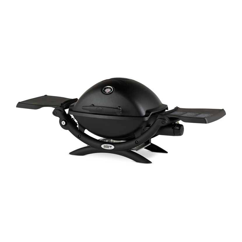 Schwarzer Weber Q1200 Gasgrill mit ausgeklappten Seitentischen