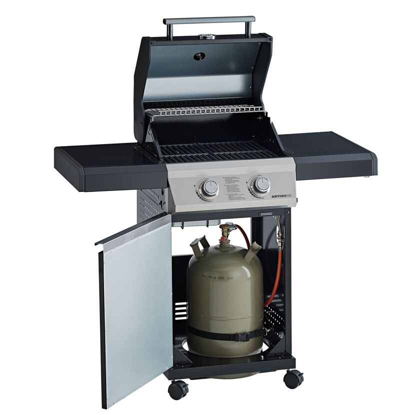 Gasgrill Artiso G2 mit geöffnetem Deckel und geöffnetem Gasschrank
