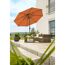 Orangener Sonnenschirm über Sitzgruppe auf Terrasse