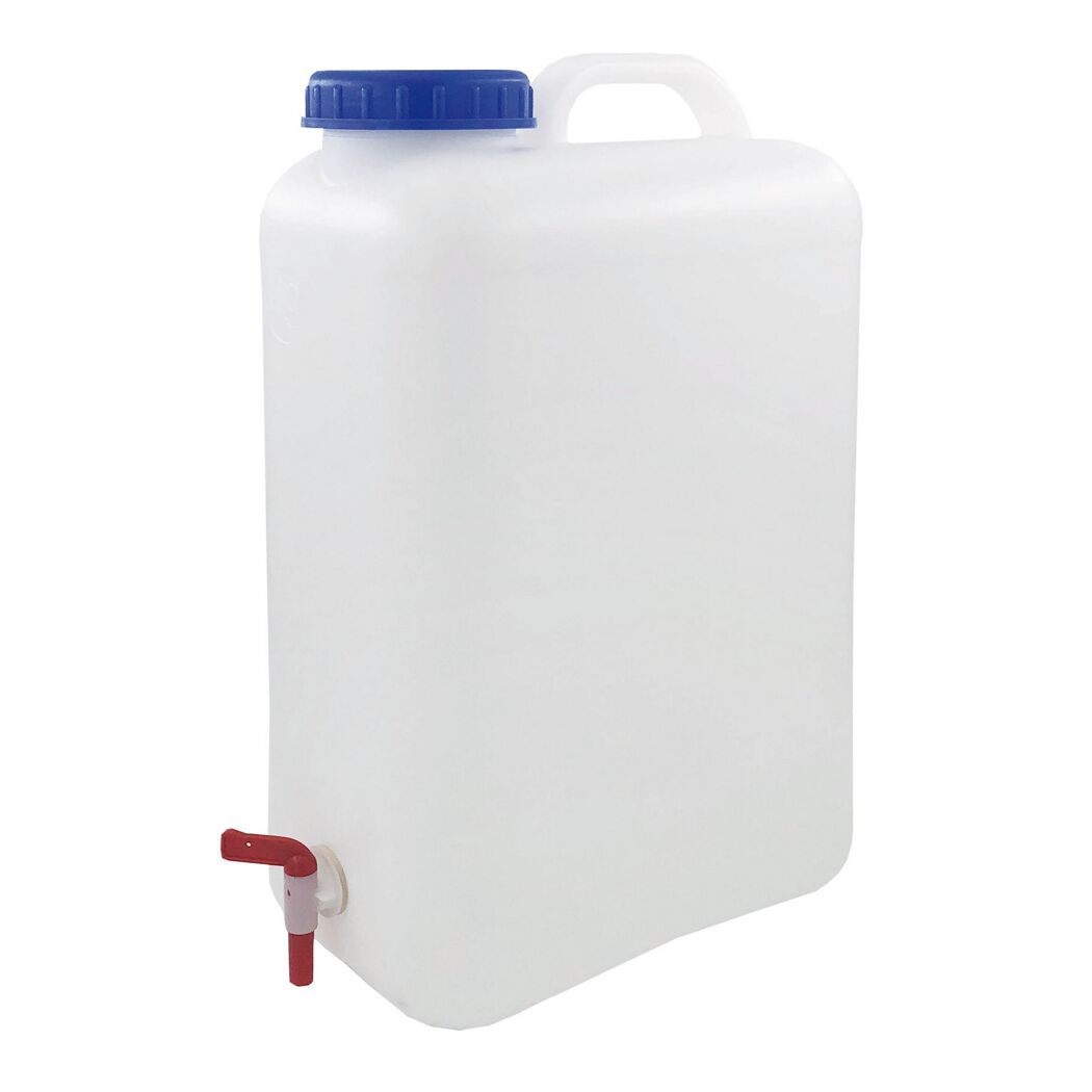 Weißer Wasserkanister mit blauem Deckel und rotem Zapfhahn.