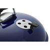 Deckel eines blauen Weber Grills