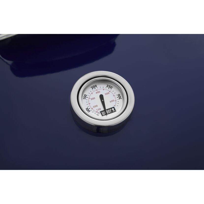 Eingebautes Thermometer im Deckel des Weber Grills.