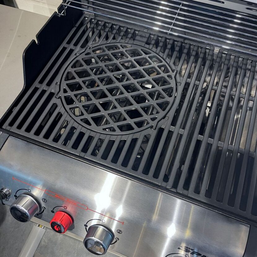 Gasgrill Spirit E-325S GBS mit Gusseisenrost