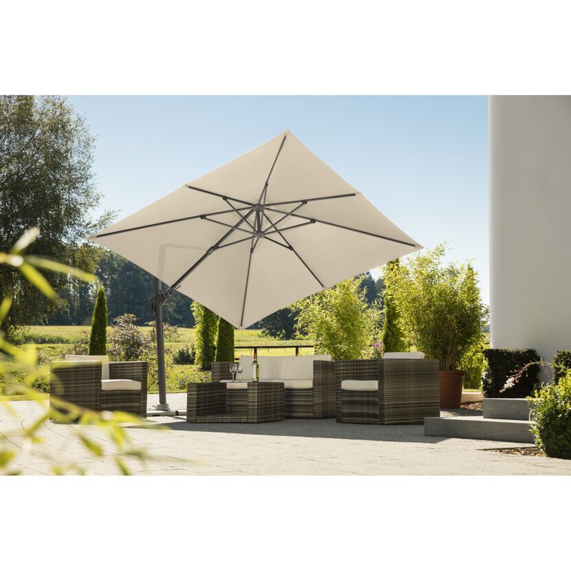 Sonnenschirm Rhodos Twist natur 300 x 300 cm über Gartenmöbeln