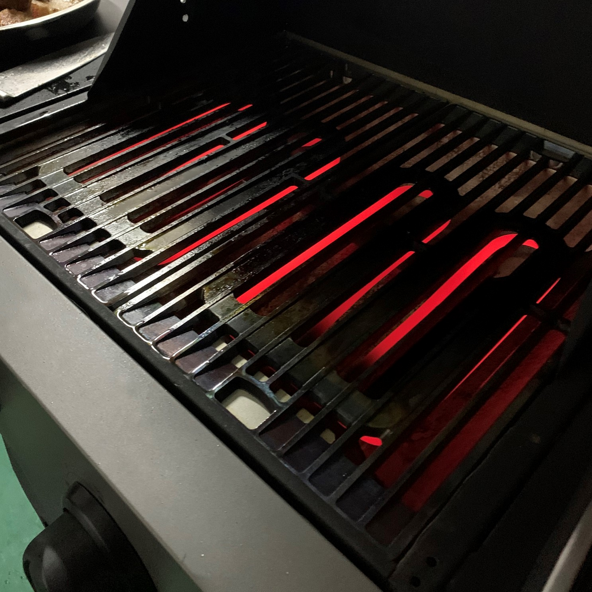 Elektrogrill 'Grenada' anthrazit 2-Brenner, 122 x 112 x 58,5 cm + product picture