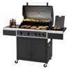Gasgrill mit Grillgut und Saucen
