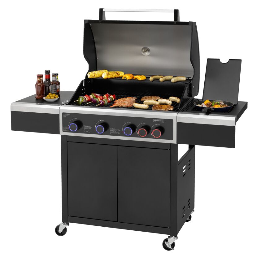 Gasgrill mit Grillgut und Saucen
