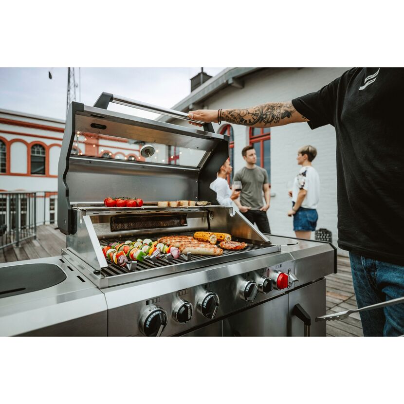 Gasgrill Kansas II Pro 4 SIK Turbo mit Grillgut