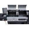 Gasgrill mit geöffnetem Deckel