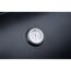 Ein Thermometer an einem schwarzen Grill.