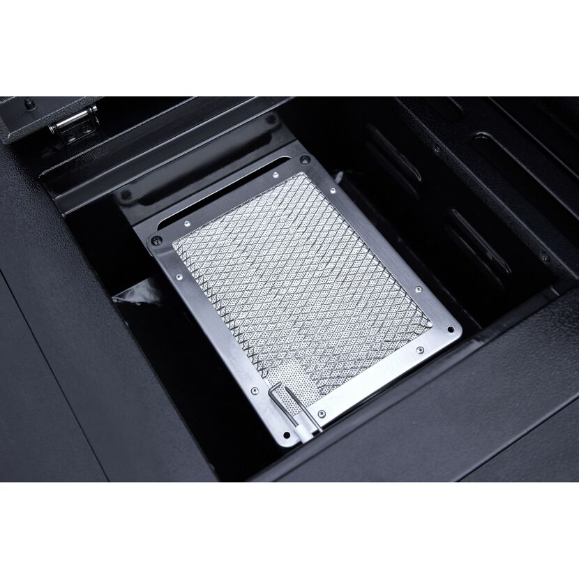 Metallgitter im Inneren eines Grills