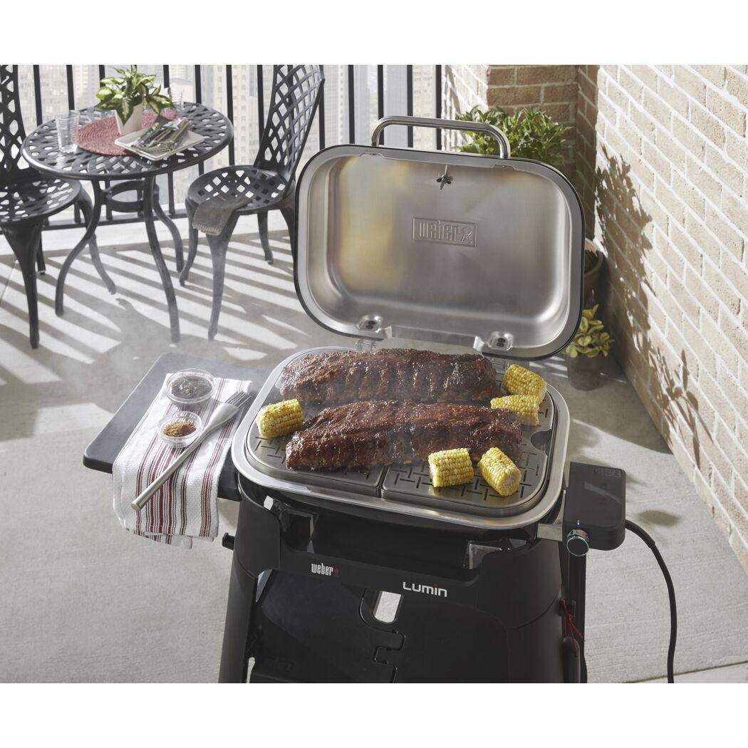Weber Lumin Elektrogrill mit Rippchen und Maiskolben