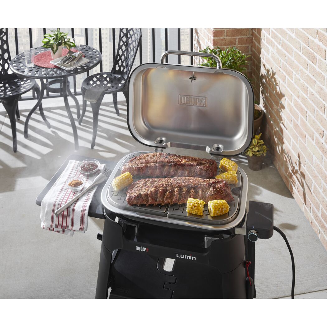 Weber Lumin Elektrogrill mit Rippchen und Maiskolben