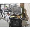 Elektrogrill Weber Lumin Compact mit Spiegeleiern, Frikadellen und Brötchen.